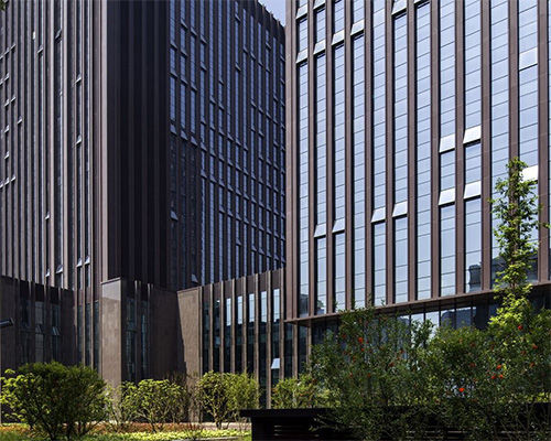 沈陽(yáng)幕墻安裝維修公司淺析如何有效地解決玻璃幕墻自爆的問題